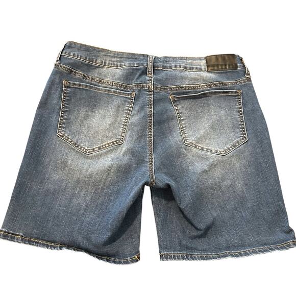 !iT Tiffany Jean Shorts Size 14 Blue Denim Distressed Zip Fly Stretch Modest - Picture 4 of 7